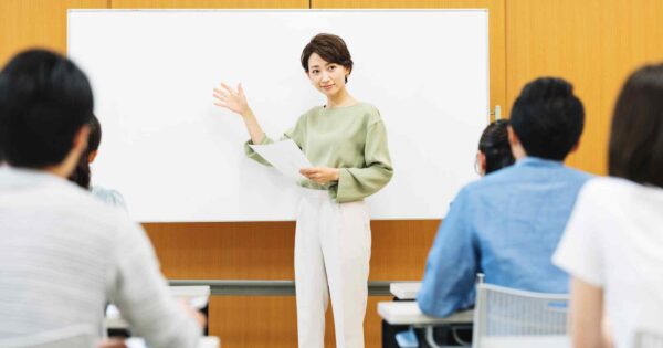 講師から転職できる？おすすめの転職先と後悔しない選択のポイント