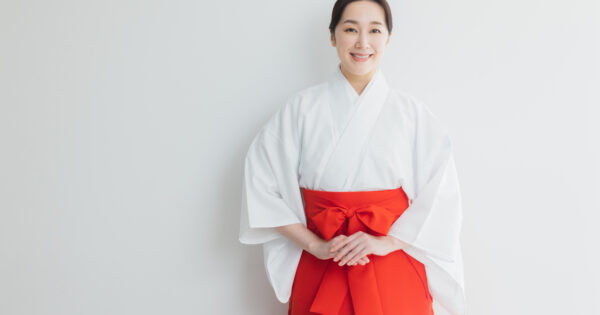 神社関係の仕事に興味がある人必見！職種別の仕事内容と就職／転職事情まとめ